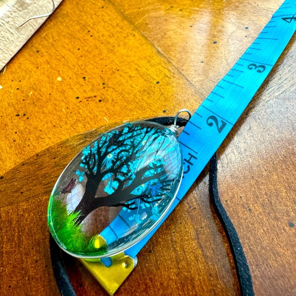 AW Jewelry Necklace and earrings set made in resin with Real Preserve flowers . - Picture 5 of 7